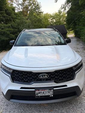 White 2021 Kia Sorento S