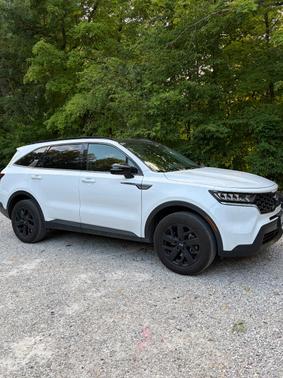 White 2021 Kia Sorento S