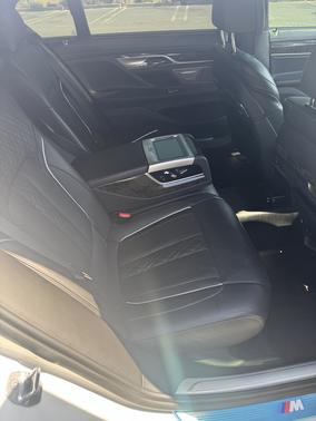 White 2019 BMW 750 i