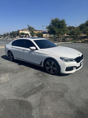 White 2019 BMW 750 i