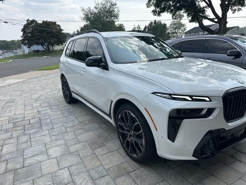2024 BMW X7 M60i