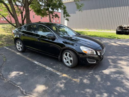 Black 2012 Volvo S60 T5