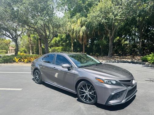 2022 Toyota Camry SE
