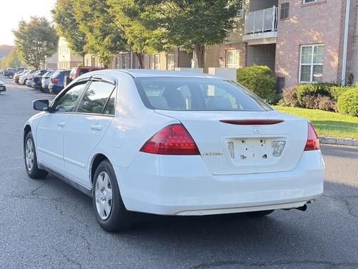 White 2007 Honda Accord LX