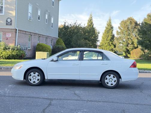 White 2007 Honda Accord LX