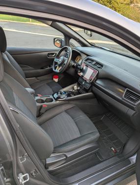 2022 Nissan Leaf SV