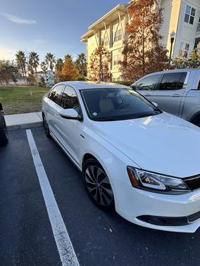 White 2013 Volkswagen Jetta Hybrid SEL Premium