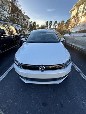 White 2013 Volkswagen Jetta Hybrid SEL Premium