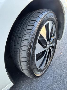 White 2013 Volkswagen Jetta Hybrid SEL Premium