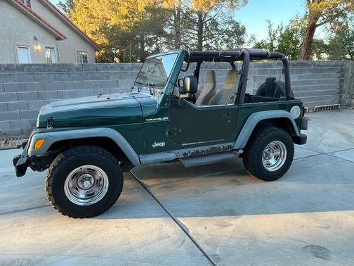 Green 2000 Jeep Wrangler SE
