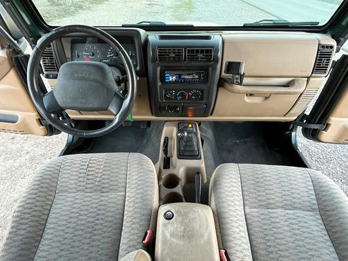 Green 2000 Jeep Wrangler SE