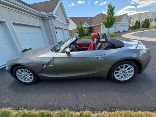 Gray 2003 BMW Z4 2.5i Roadster