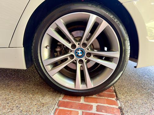 White 2018 BMW 330e iPerformance
