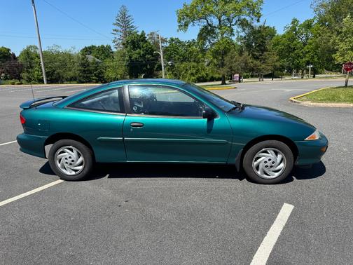 Green 1998 Chevrolet Cavalier Base