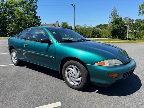 Green 1998 Chevrolet Cavalier Base