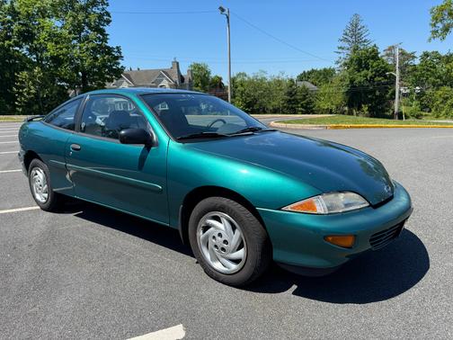 Green 1998 Chevrolet Cavalier Base