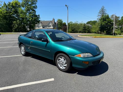 Green 1998 Chevrolet Cavalier Base
