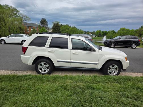 White 2007 Jeep Grand Cherokee Laredo
