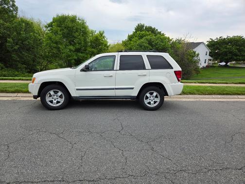 White 2007 Jeep Grand Cherokee Laredo