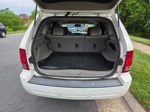 White 2007 Jeep Grand Cherokee Laredo