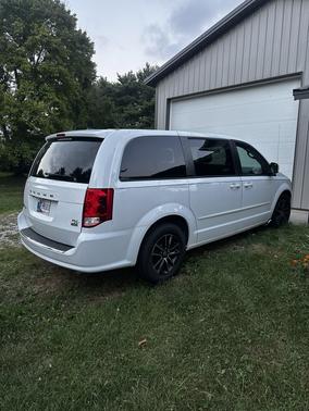 White 2016 Dodge Grand Caravan R/T