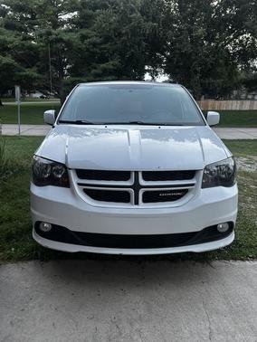 White 2016 Dodge Grand Caravan R/T