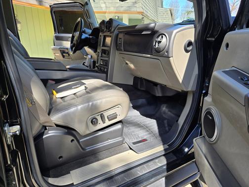 Black 2004 Hummer H2 Base