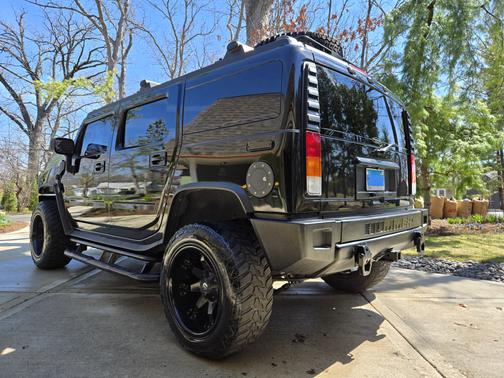 Black 2004 Hummer H2 Base