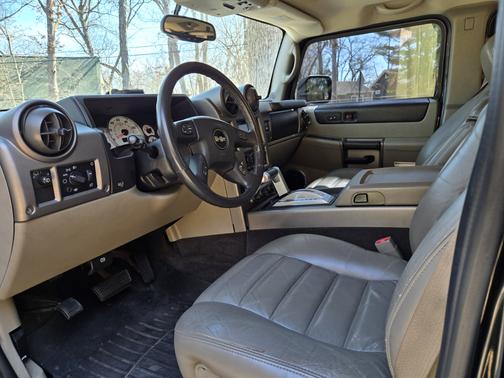 Black 2004 Hummer H2 Base