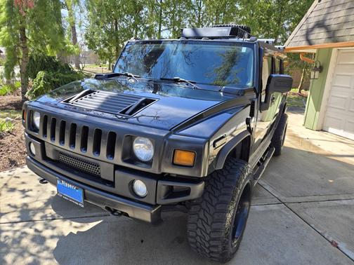Black 2004 Hummer H2 Base