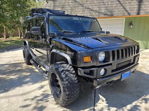 Black 2004 Hummer H2 Base