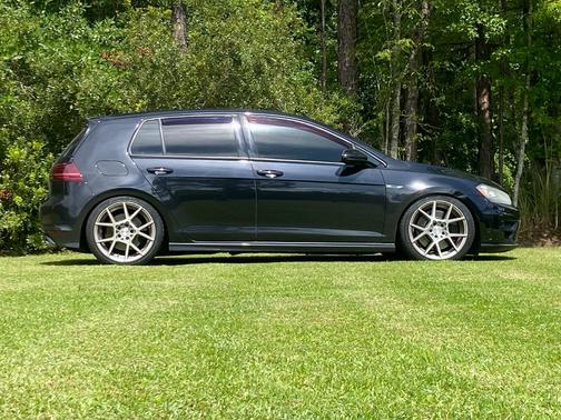 2016 Volkswagen Golf R 4-Door
