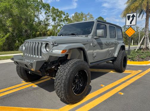 Gray 2019 Jeep Wrangler Unlimited Sahara