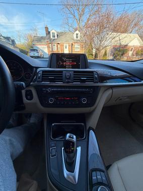 White 2015 BMW 320 i