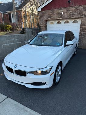 White 2015 BMW 320 i