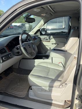 Beige 2014 GMC Yukon SLT