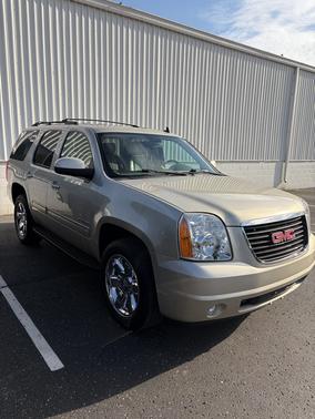 Beige 2014 GMC Yukon SLT