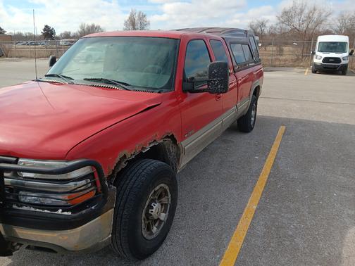 Red 2000 Chevrolet Silverado 2500 LS Extended Cab