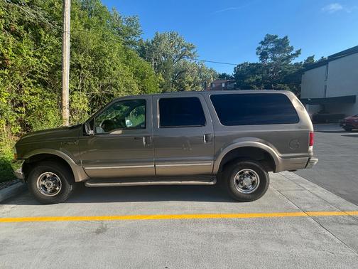 Brown 2002 Ford Excursion Limited