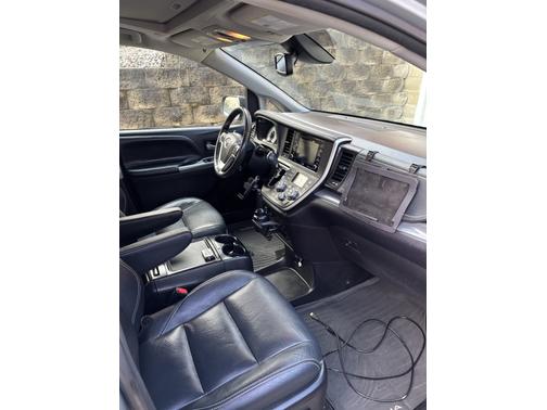 2020 Toyota Sienna SE