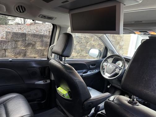 2020 Toyota Sienna SE