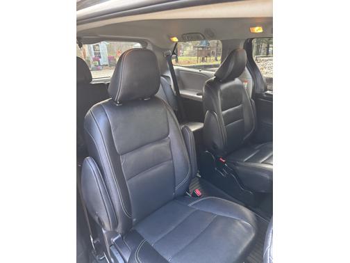 2020 Toyota Sienna SE