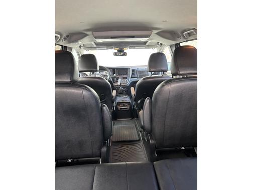 2020 Toyota Sienna SE