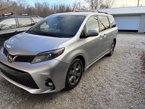 2020 Toyota Sienna SE