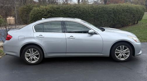 2012 INFINITI G37 x