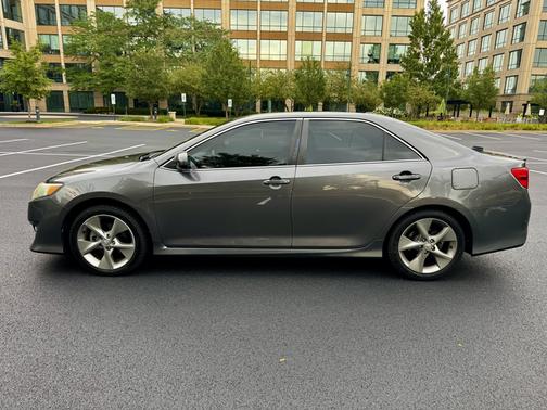 Gray 2014 Toyota Camry SE