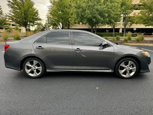 Gray 2014 Toyota Camry SE