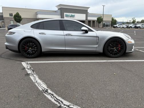 2017 Porsche Panamera Turbo