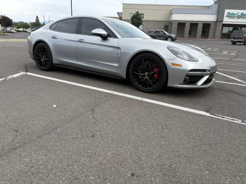 2017 Porsche Panamera Turbo