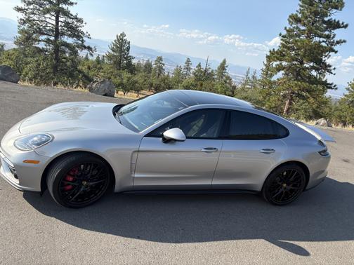 2017 Porsche Panamera Panamera Turbo